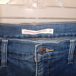 Levi Capris
